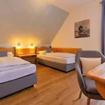 Am Schwanberg 3* Rödelsee