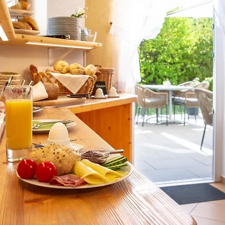 Hotel Am Schwanberg Roedelsee